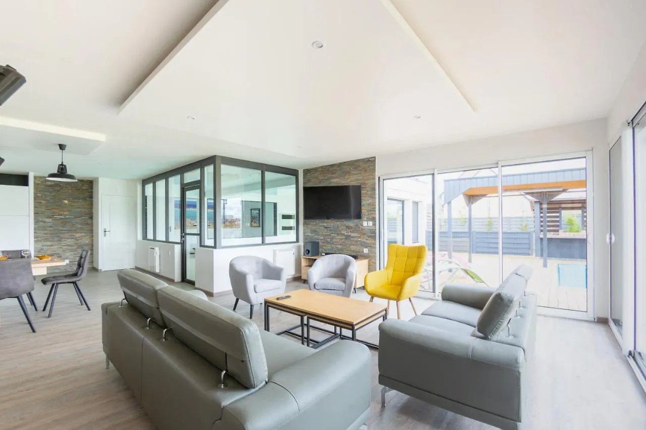 La Villa Des Amiets: 250M², Confort, Piscine, Mer A 500M Cléder