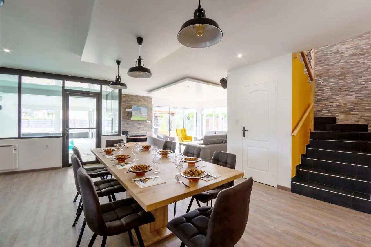 La Villa Des Amiets: 250M², Confort, Piscine, Mer A 500M Cléder
