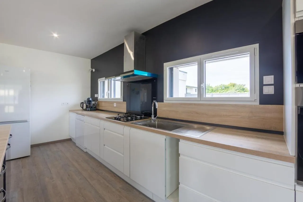 La Villa Des Amiets: 250M², Confort, Piscine, Mer A 500M Cléder