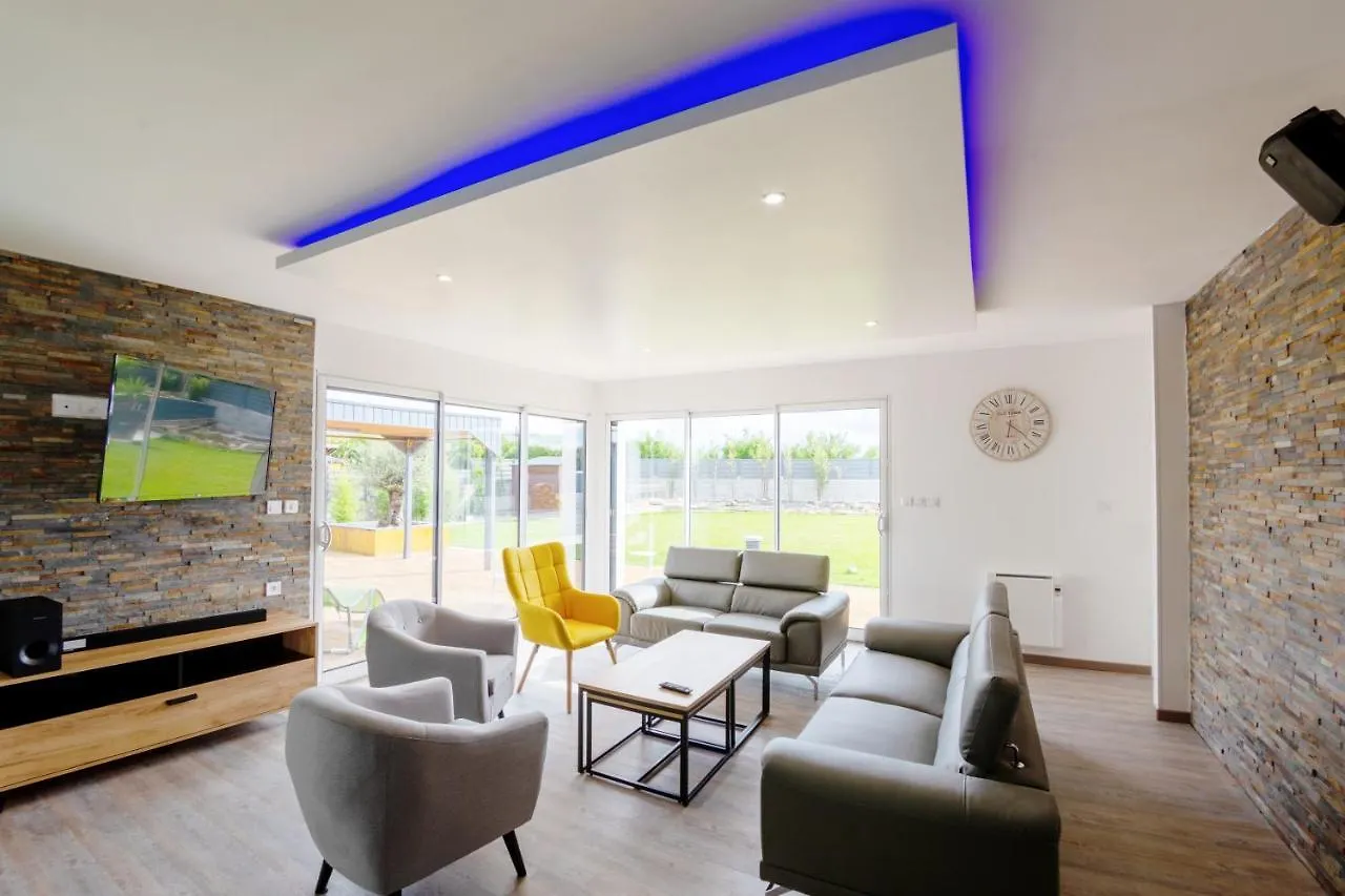 La Villa Des Amiets: 250M², Confort, Piscine, Mer A 500M Cléder 0*,  Frankrijk