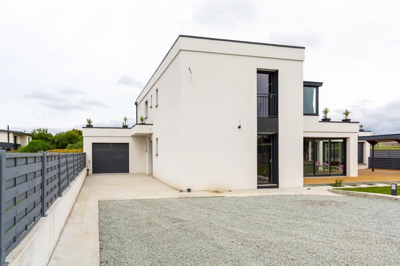 La Villa Des Amiets: 250M², Confort, Piscine, Mer A 500M Cléder