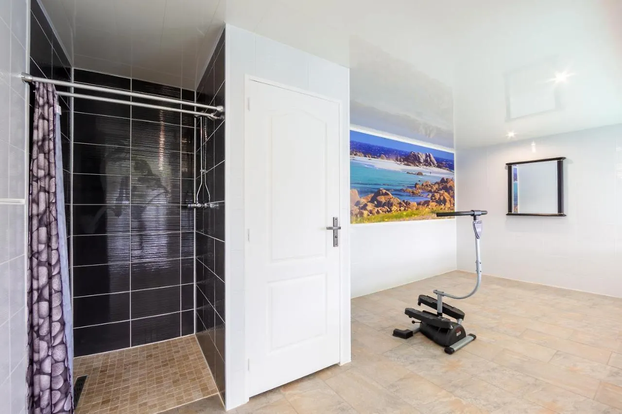 La Villa Des Amiets: 250M², Confort, Piscine, Mer A 500M Cléder 0*,